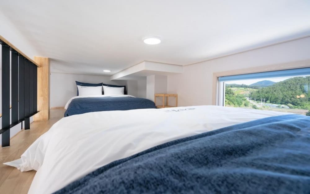 Фото Yeosu Beach Castle Pension