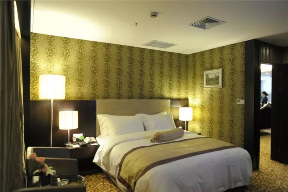 Фото Junyi Wangchao Hotel