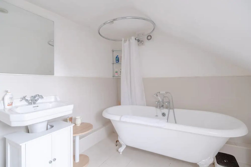 Фото Beautiful and Central 3 Bedroom Retreat in Angel