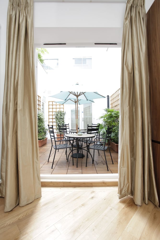 Фото Presidential Apartments - Kensington