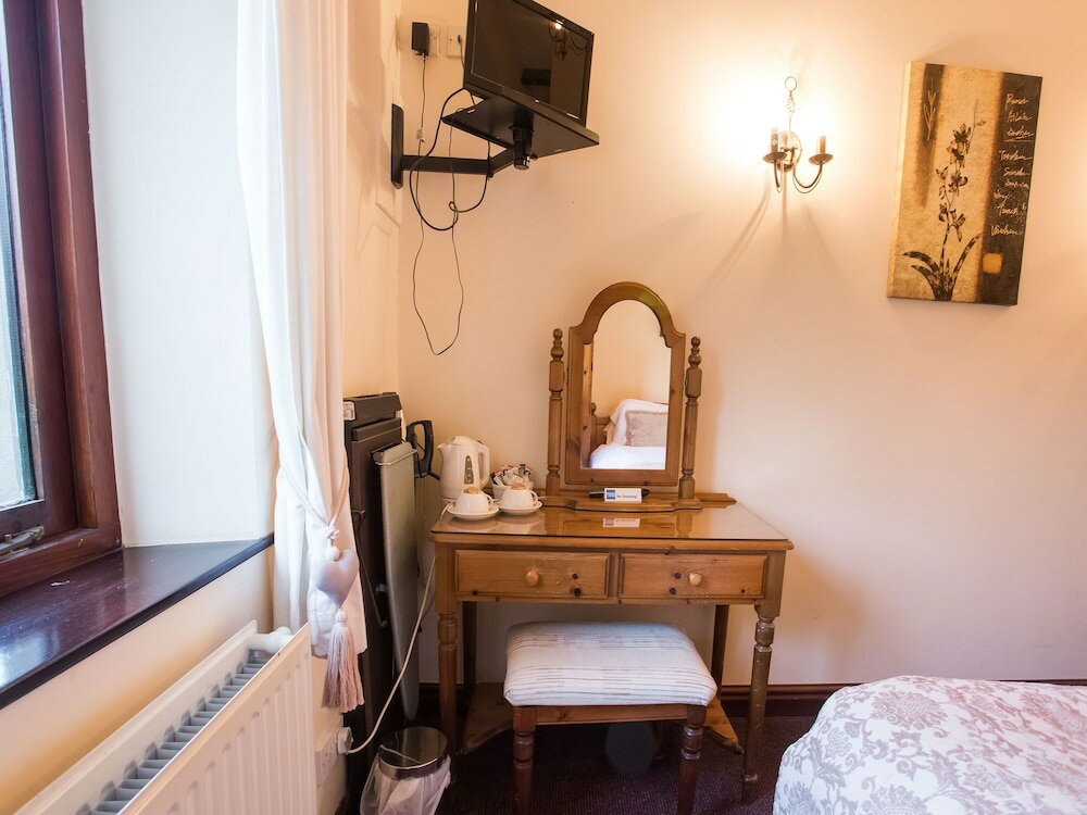 Фото Oyo Ye Olde Bowling Green Inn