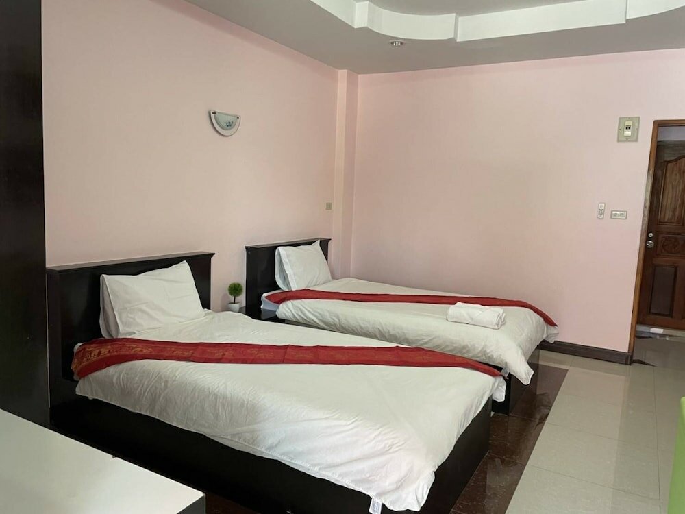 Фото OYO 75399 Choktipparat Place