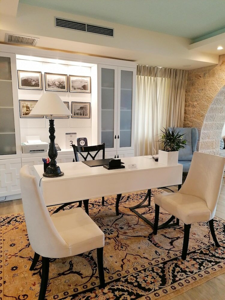 Фото Akrolithi Boutique Hotel