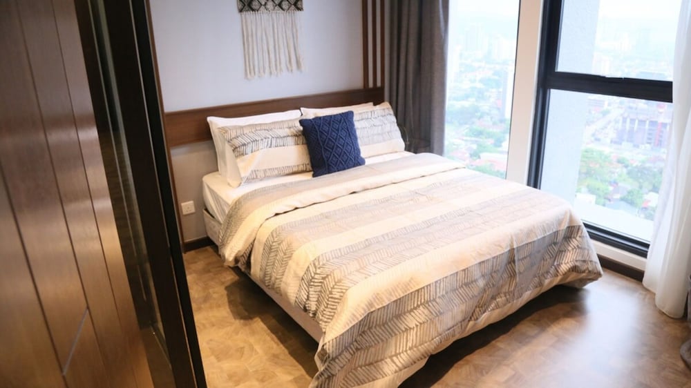 Фото Expressionz Suites by iHost Global