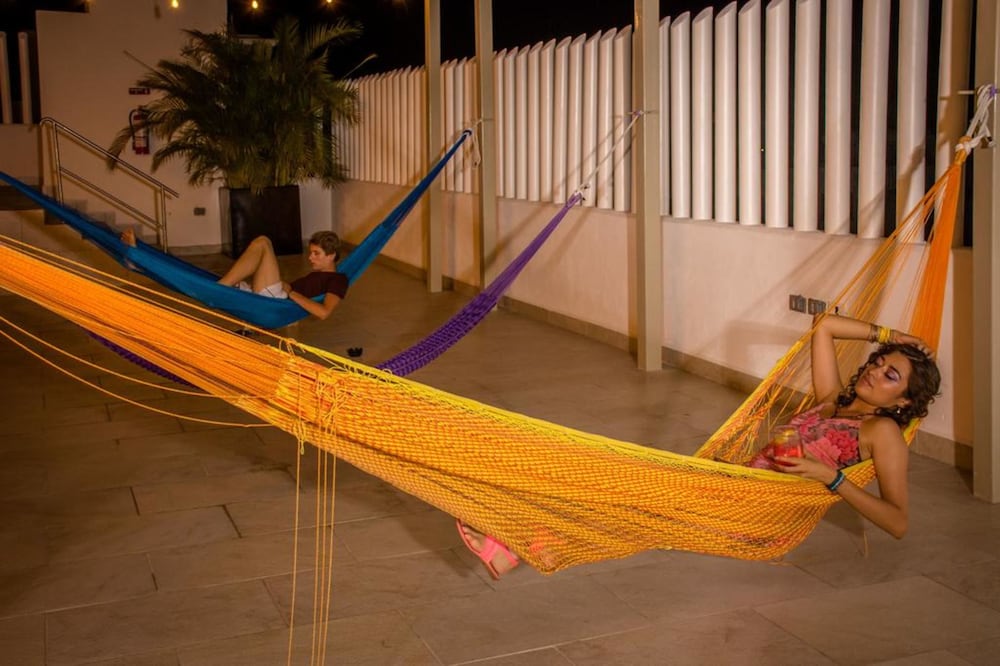 Фото Nomads Party Hostel