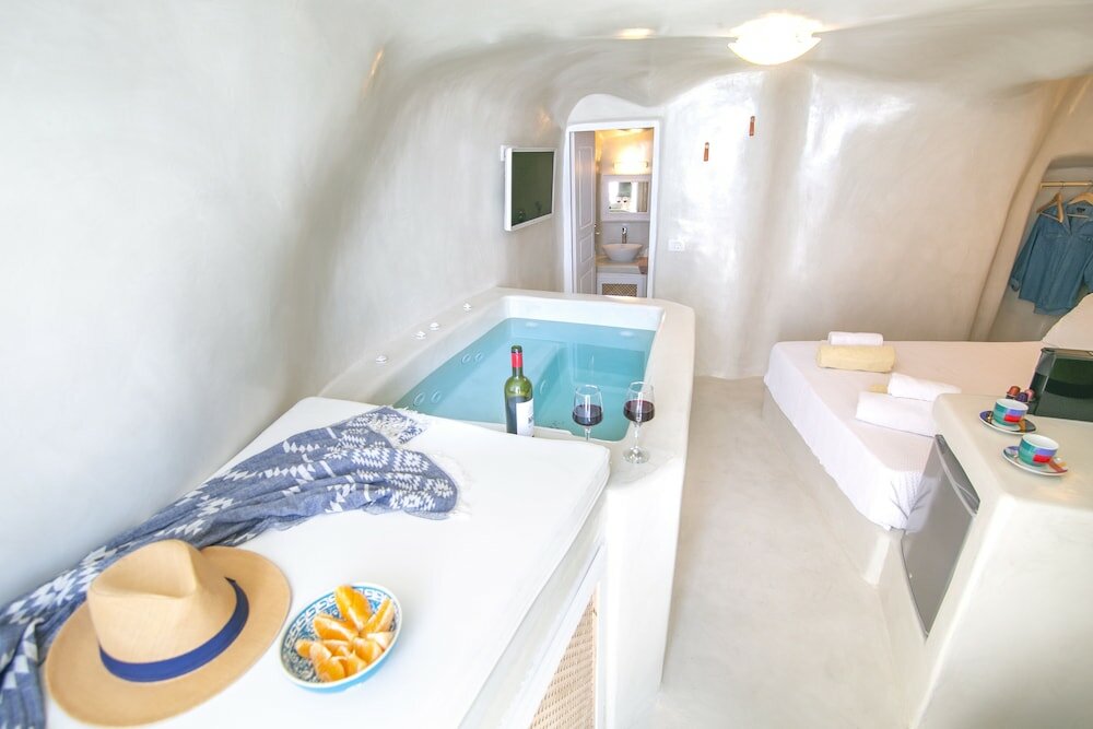 Фото White Cave House