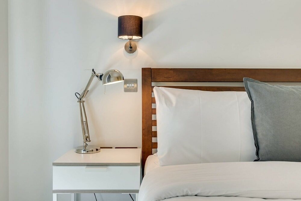 Фото Spacious 1 Bed Near Tube in East London