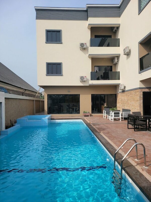 Гостиница The Charis Hotel and Suites в Порт-Харкорте