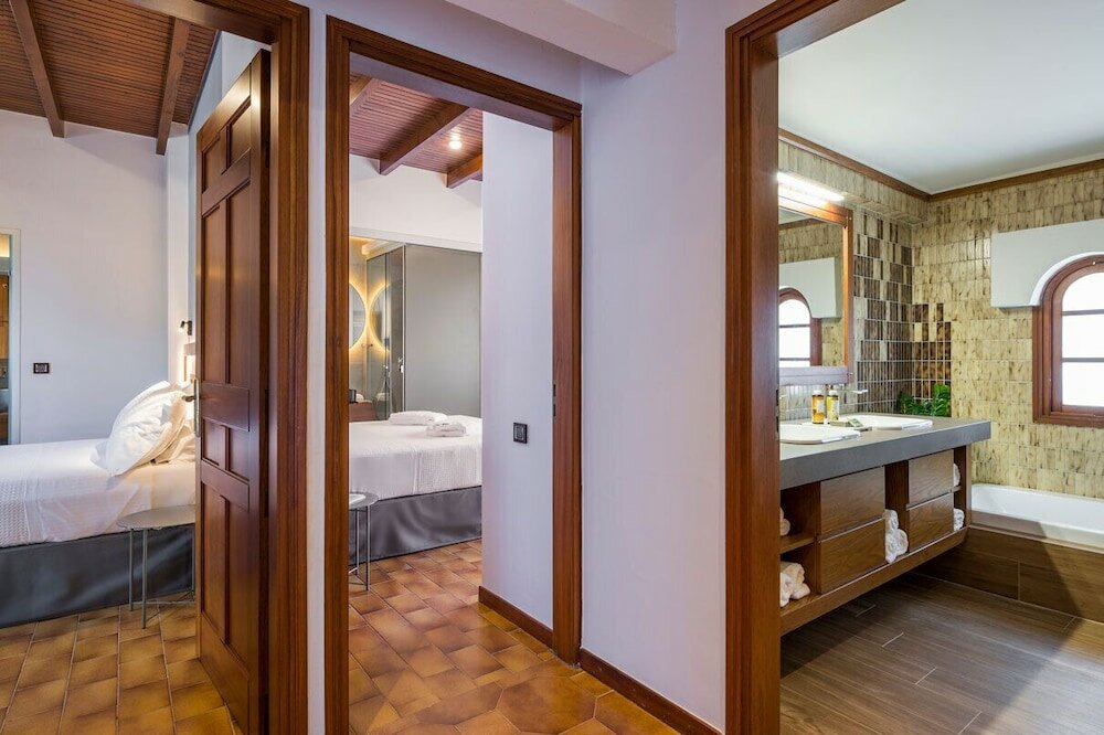 Фото Azatis Luxury Villa