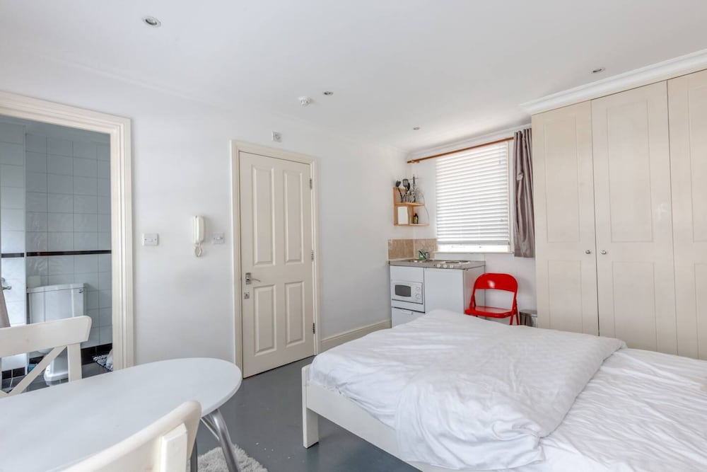 Фото Cosy Self-contained Studio in Aldgate