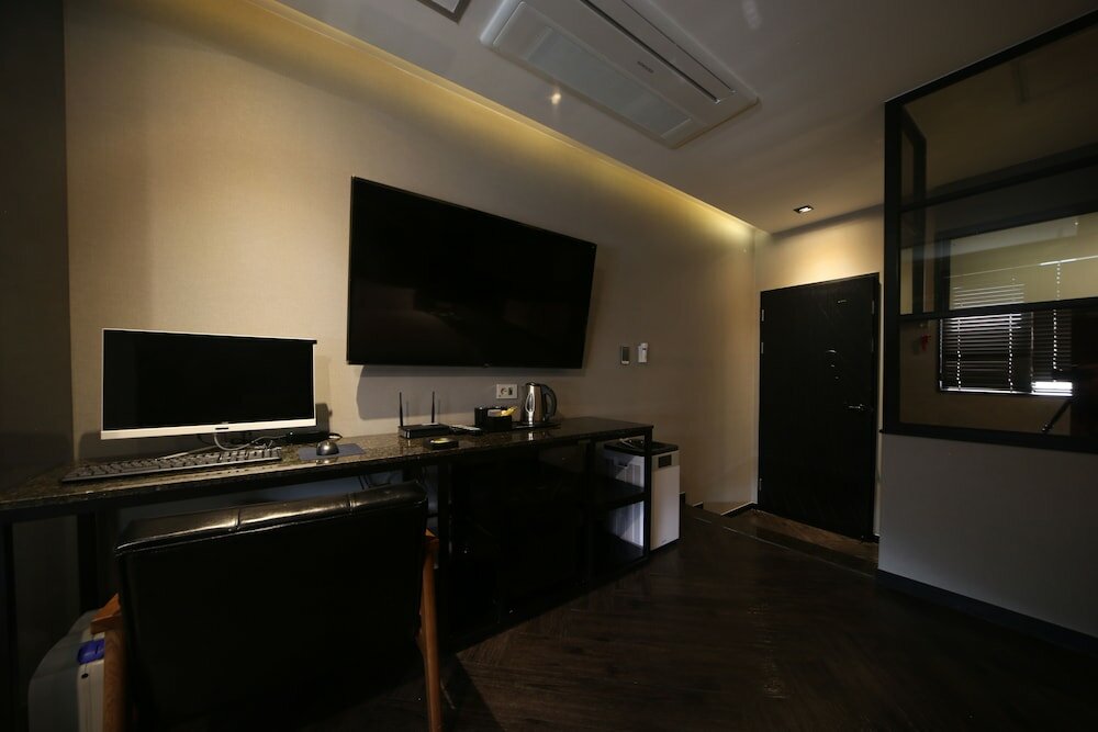 Фото Brown Dot Hotel Beomil