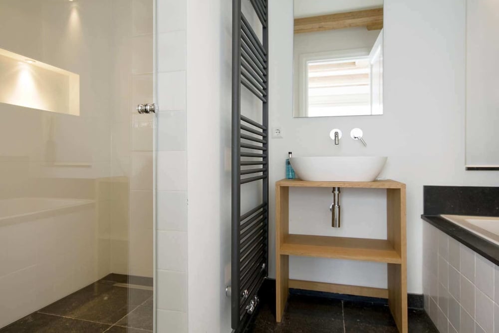 Фото Bright & Comfortable Angel Apartment