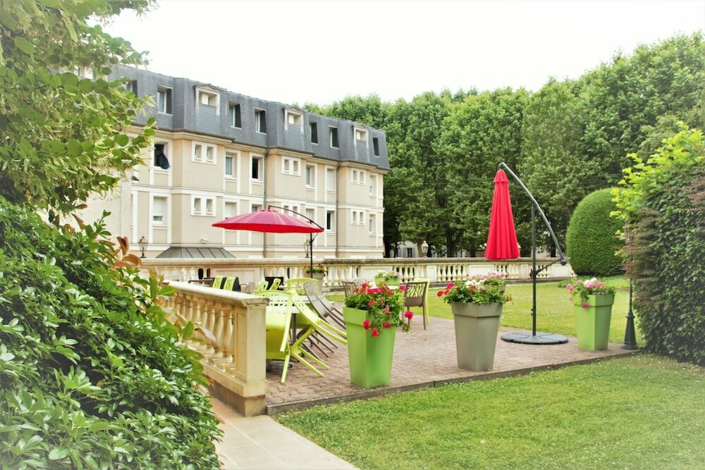 Hotel The Originals City, Sens, photo