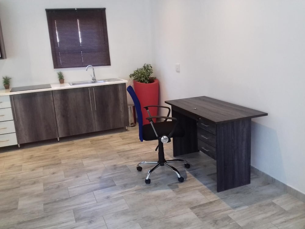 Фото Mayberrypark Guest Lodge