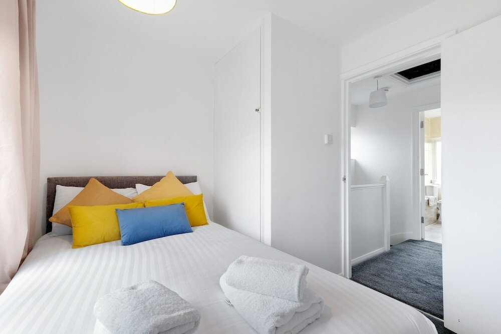 Фото Brambles House West Drayton 3 Bedroom