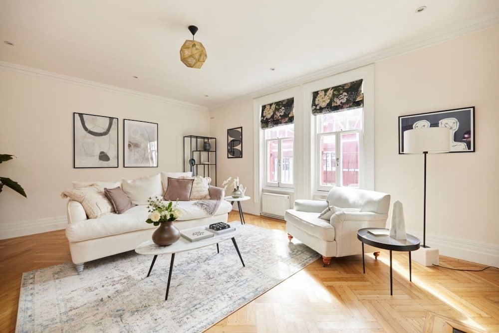 Фото The Hyde Park Mansion Place - Lovely 3bdr Flat