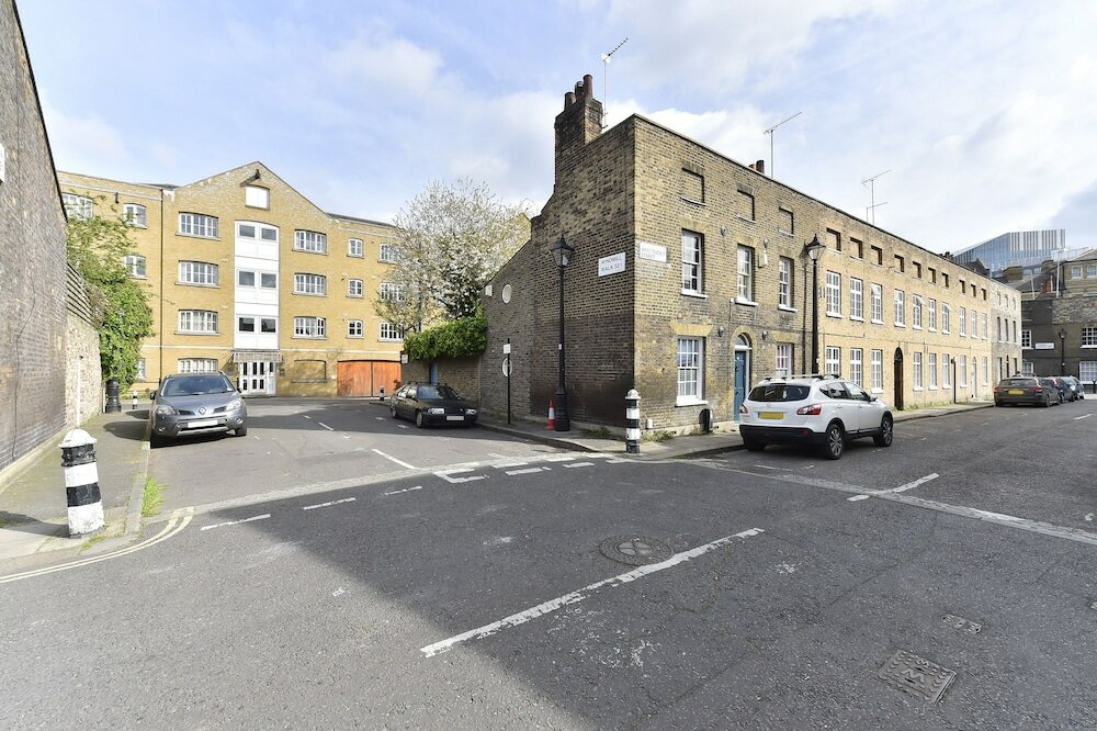 Фото Altido Calm 2br Apt w Parking & Patio, near London Eye