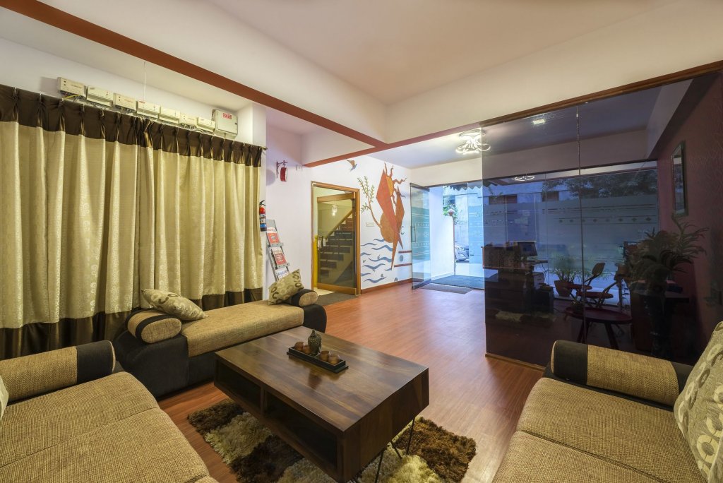 Фото Hotel Raj Comforts - Golf View