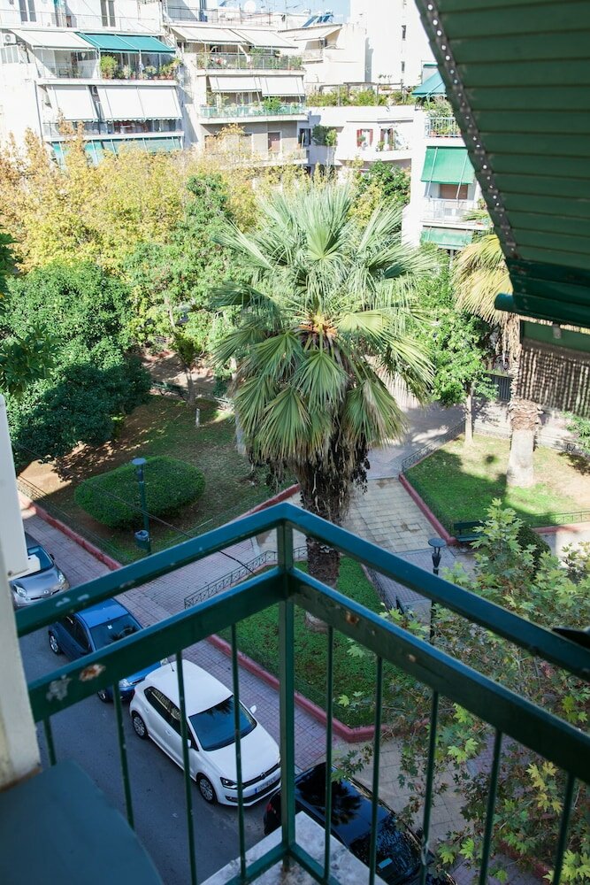 Фото Brand new apt in central Athens