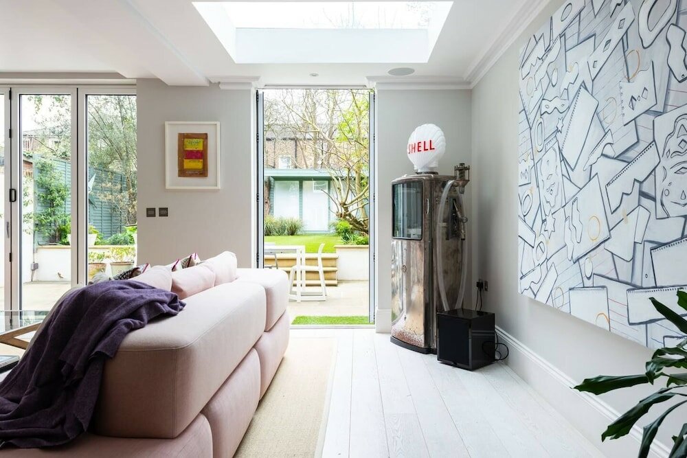 Фото Fantastic 4 Bed House in Iconic Camden