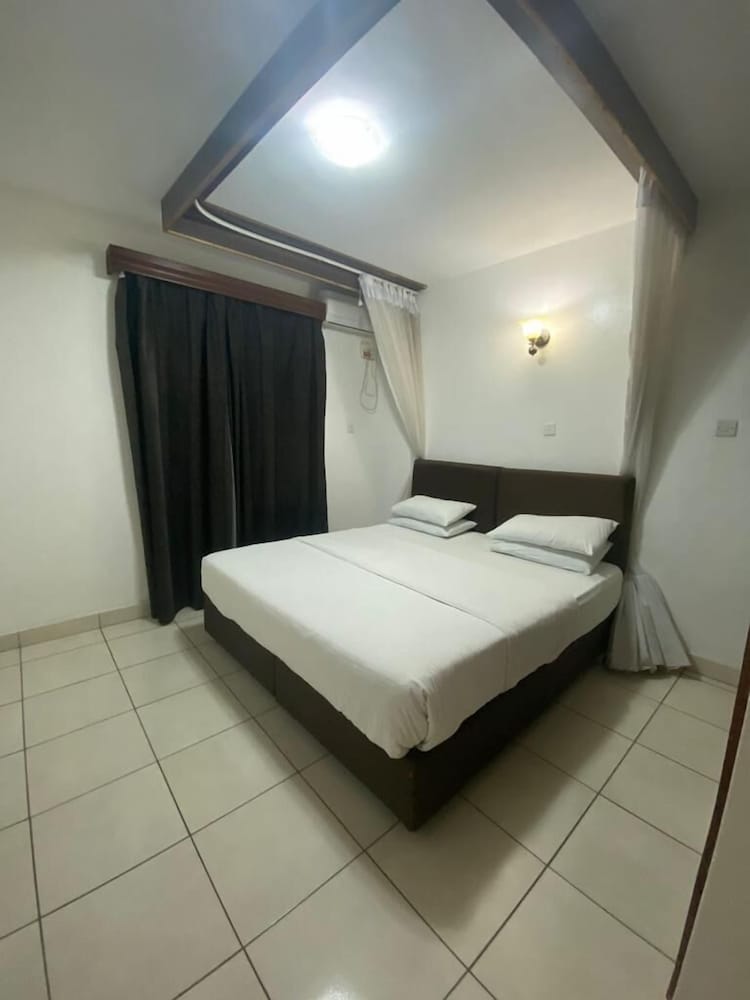 Фото Armaan Suites and Restaurant