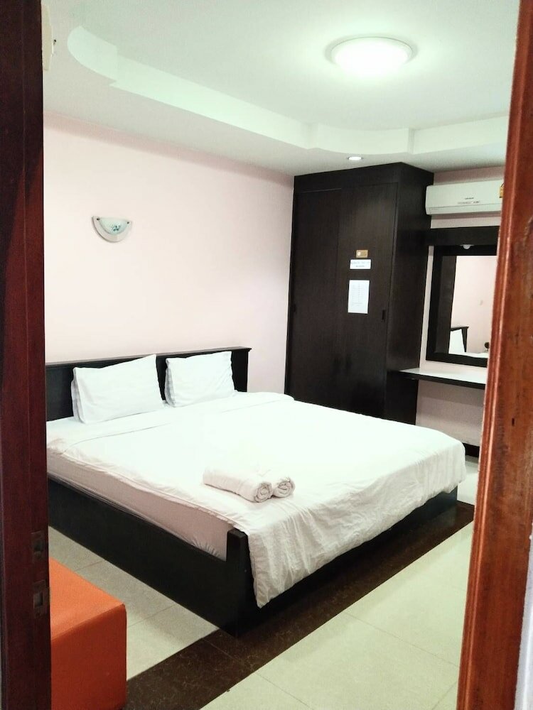 Фото OYO 75399 Choktipparat Place