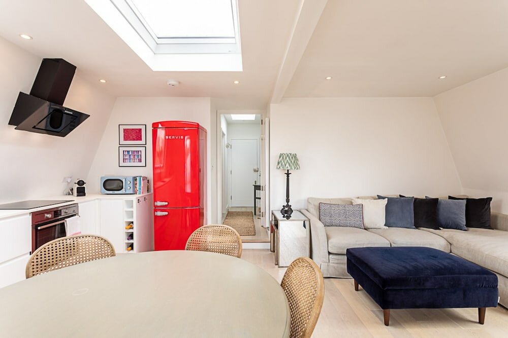 Фото Bright and Spacious Penthouse With Terrace