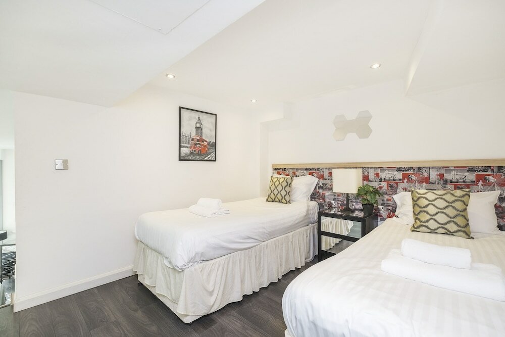 Фото My Serviced Space - Bridges Court Road