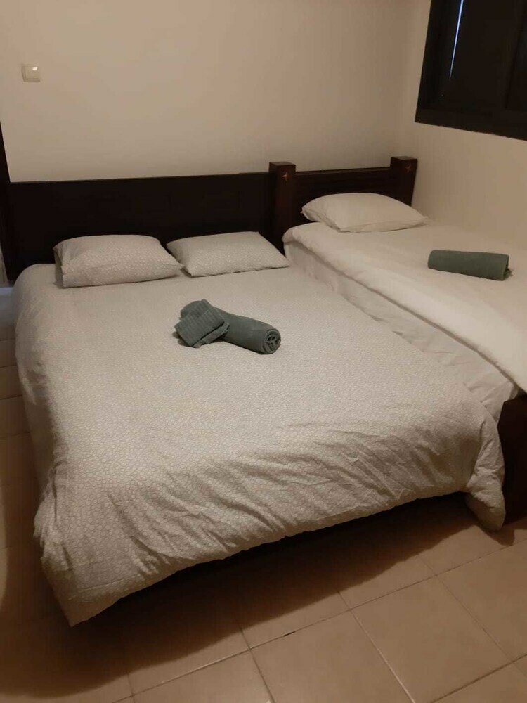 Фото Roomy Apt. w Seaview Fireplace & Netflix