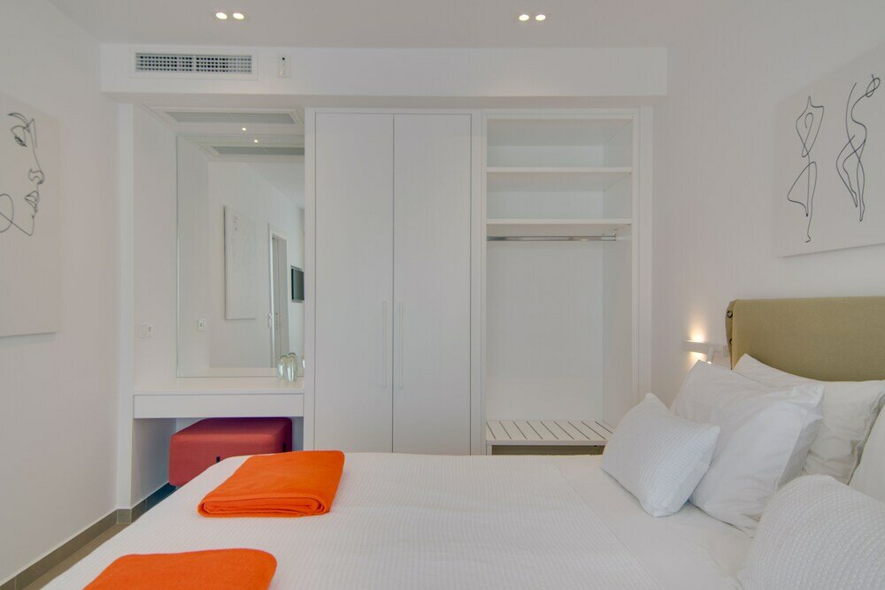 Фото Livinghome Suites