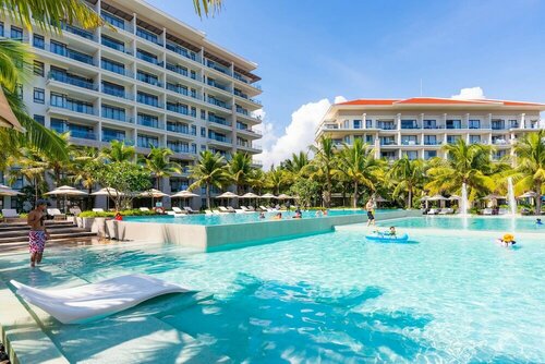 Гостиница Ocean Villa Danang Beach в Дананге