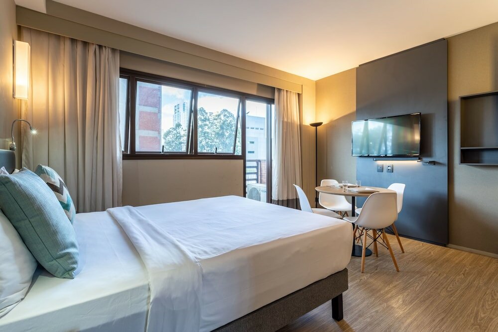 Фото Charlie Alphaville