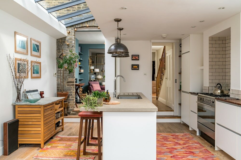 Фото Altido Contemporary 2-Bed House W Private Garden