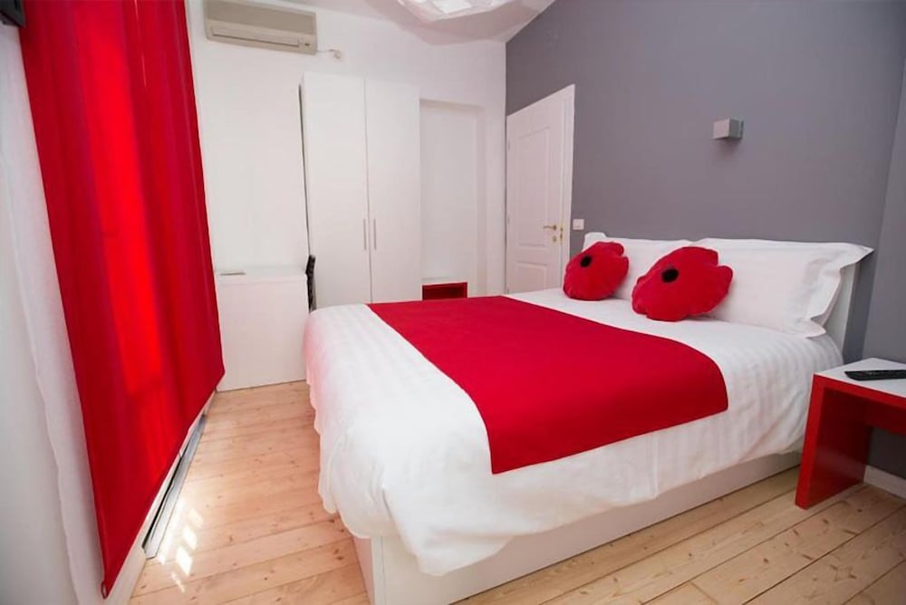 Фото Отель Liqeni Tirana