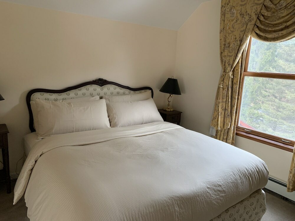 Фото Copperhood Retreat & SPA