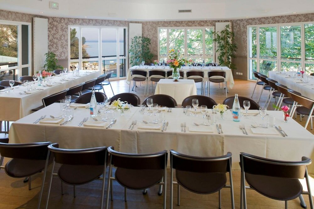 Фото Clos de Vallombreuse, The Originals Relais