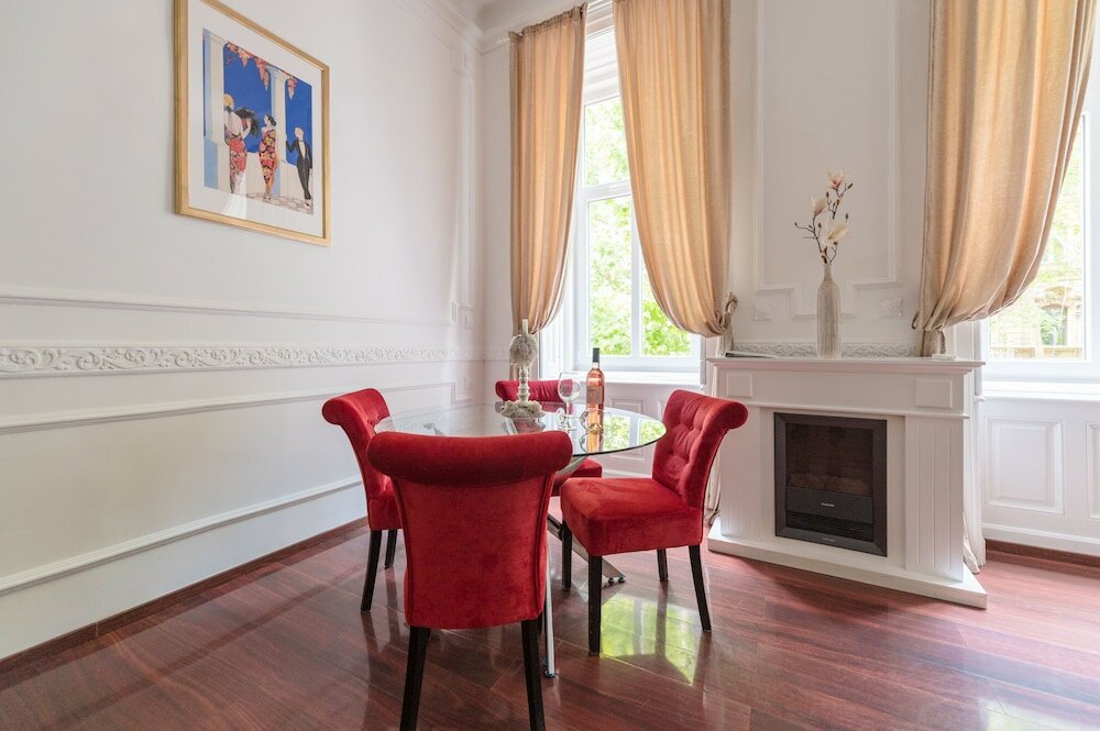 Фото Music Academy Bedroom Suite Café Vian Apartman Kft