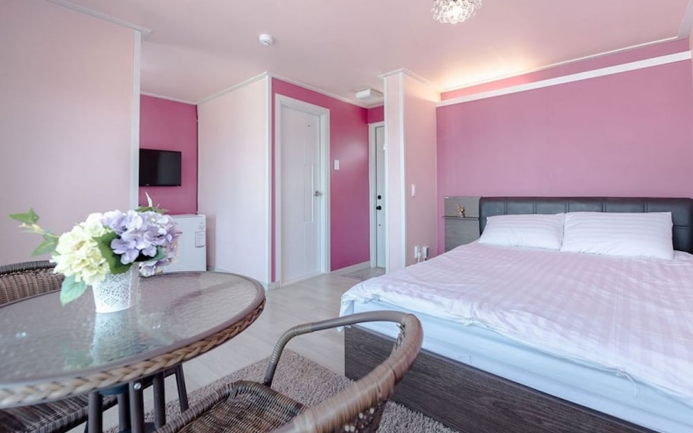 Фото Yeosu Maison Blanche Pension