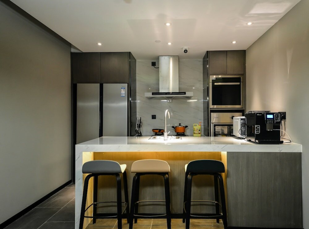 Фото Miju House Gubei-a small white building beside Shanghai oil painting sculpture institute