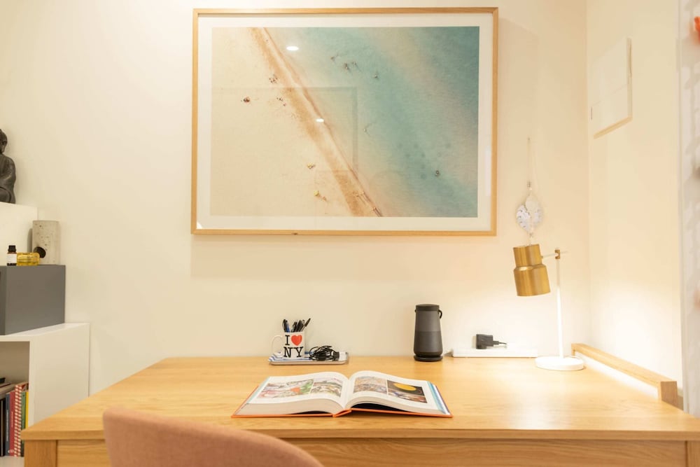 Фото Trendy 1 Bedroom Apartment in the Heart of Collingwood