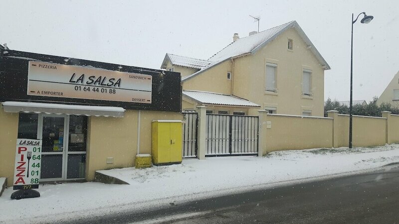 Гостиница Guesthouse near Charles De Gaulle Airport