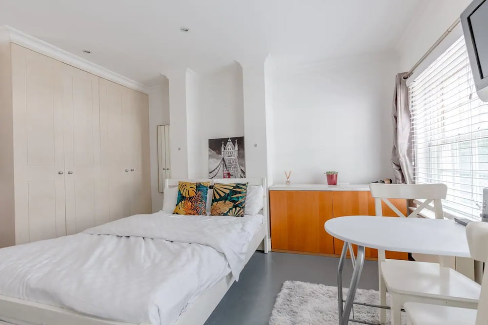 Фото Cosy Self-contained Studio in Aldgate