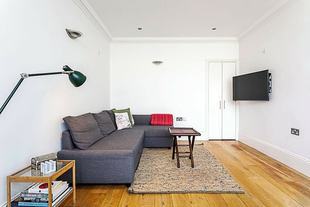 Фото Homely Islington Flat