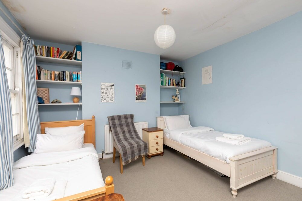 Фото Charming 2bd Georgian Town House - Camden Town