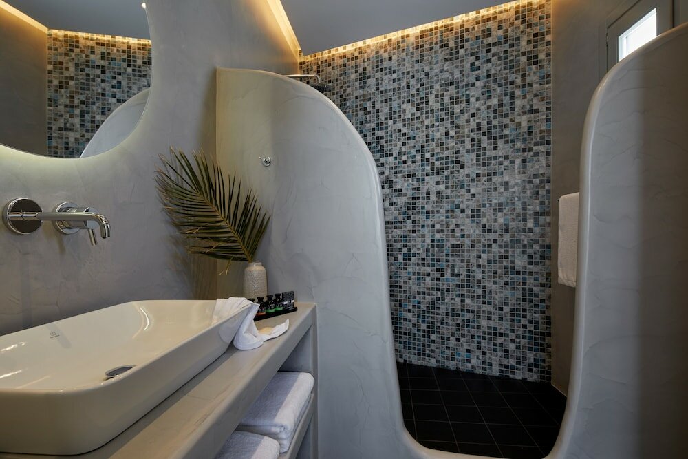 Фото Mountain and Sea Suites