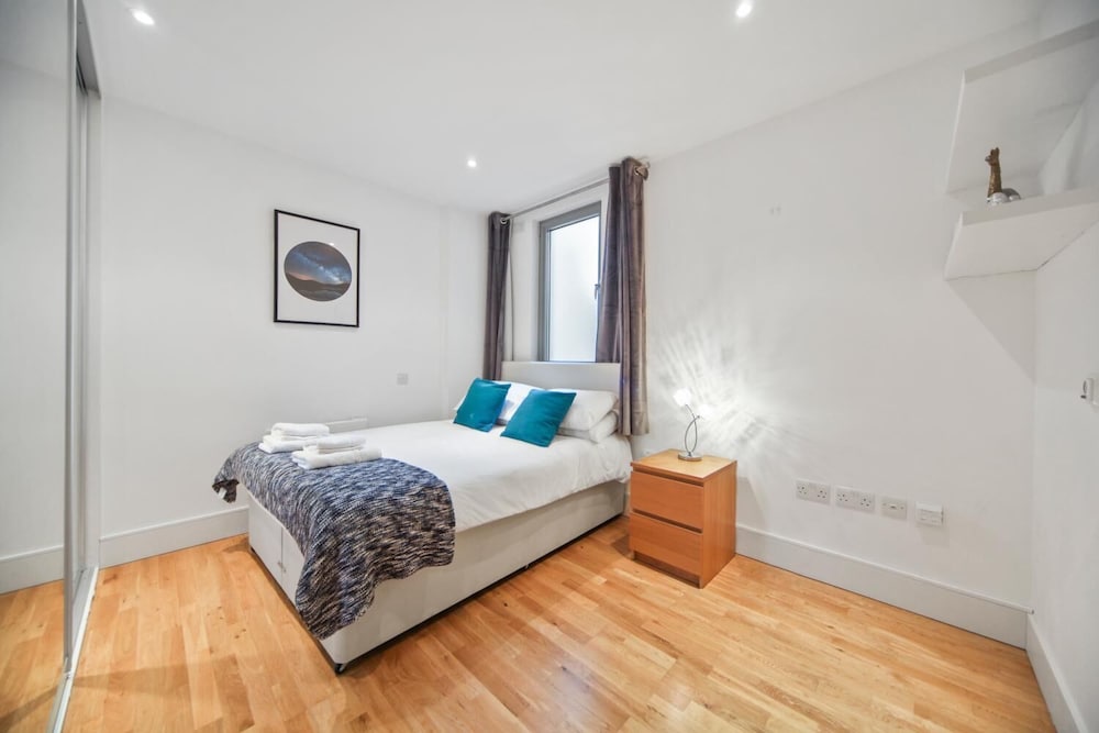 Фото 2 Bed Executive Apartment Near Camden Market with WiFi