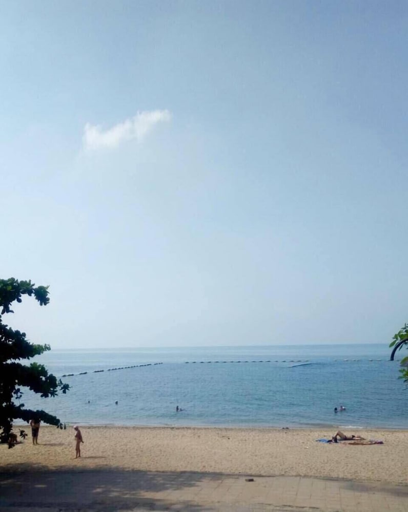 Фото Livit70's hotel & hostel