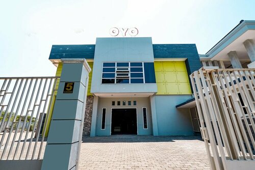 Гостиница Oyo 1884 Sunshine Hostel в Семаранге