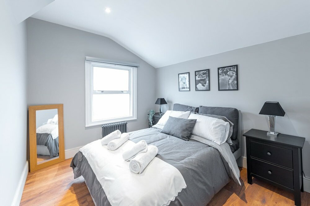 Фото Stunning Period Feature House