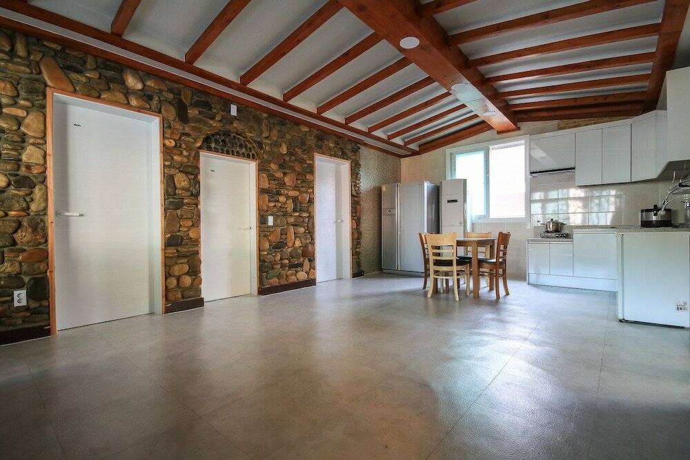 Фото Yeosu Party Motel and Guest House